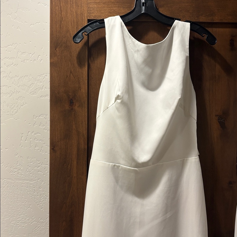 JJs House modern classic simple bridal gown, white, L, NWT - Picture 8 of 14